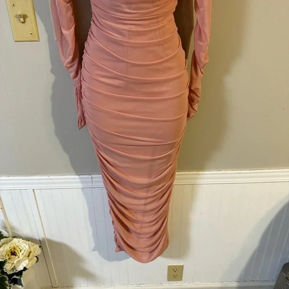 Off-Shoulder Ruched Midi Dress in Dusty Rose - Picture 5 of 7